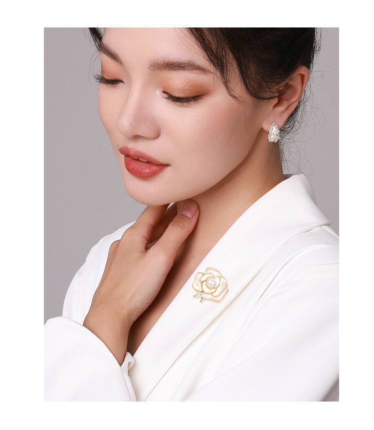 Elegant Camellia brooch: A tribute to classic beauty