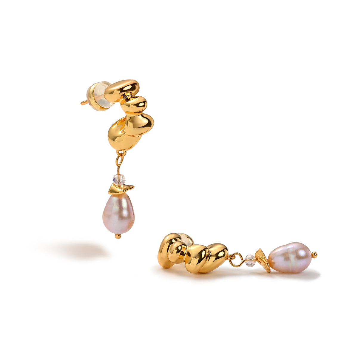 A blend of luxury and uniqueness: Baroque pearl earrings