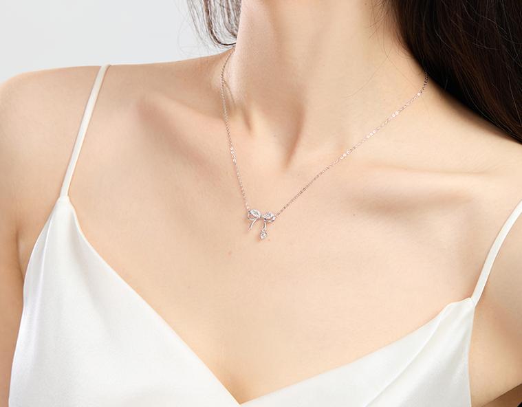 Bow necklace: a symbol of elegance and romance