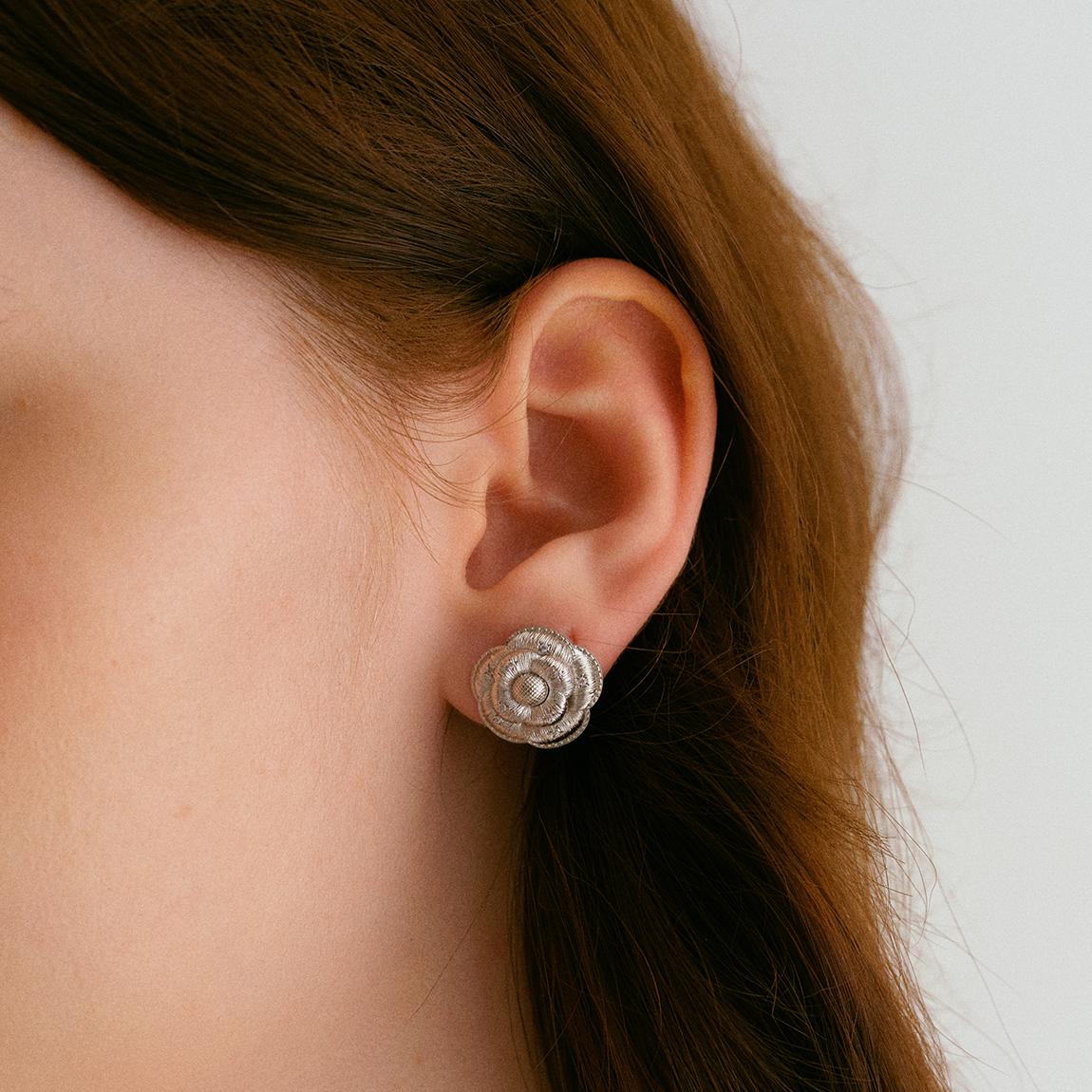 Elegantly blooming, brushed camellia stud earrings