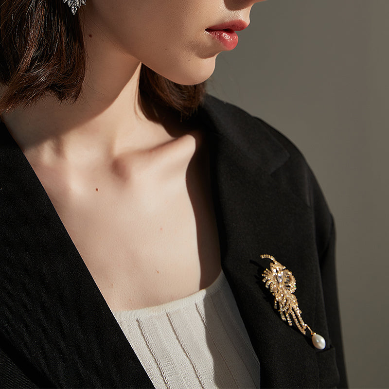 Feather brooch: Light beauty, light up your unique charm