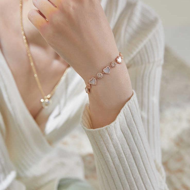 Bracelet coquillage d'amour : un cadeau romantique venu de la mer (en novembre)