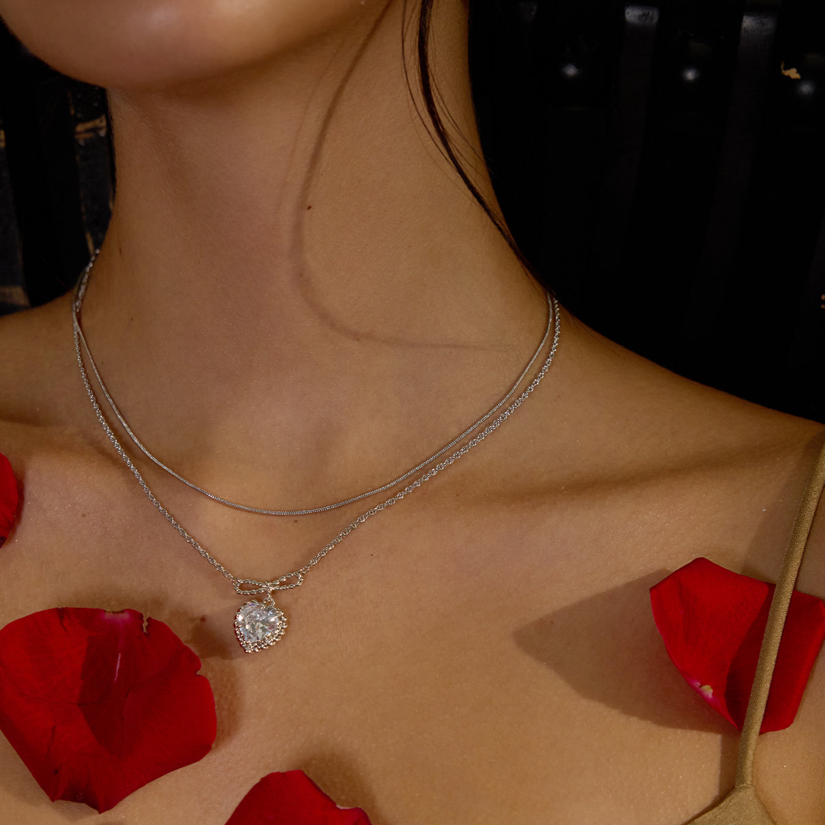 Love bow necklace: Let love bloom around the neck