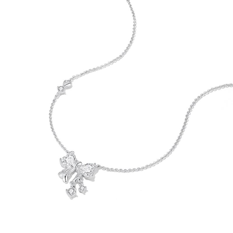 Princess on the run bow necklace: Heart knot into a butterfly dance