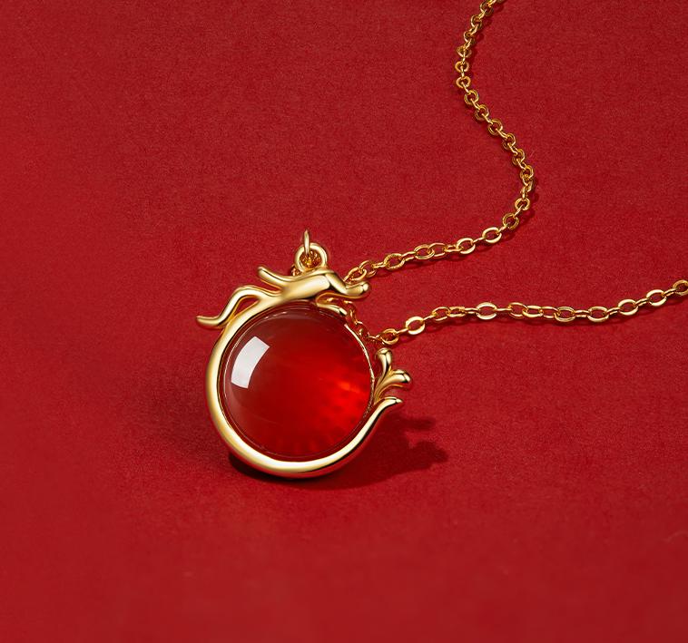 Agate small Golden Dragon necklace: The perfect fusion of heritage and fashion