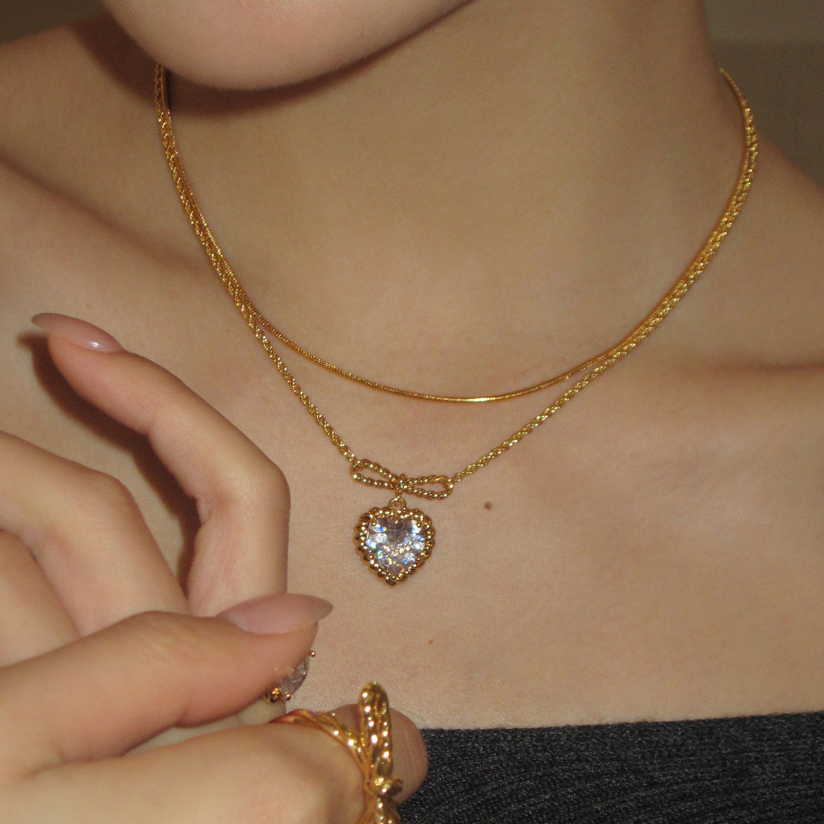 Love bow necklace: Let love bloom around the neck