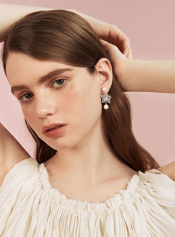 Butterfly earrings: The intersection of dream and reality