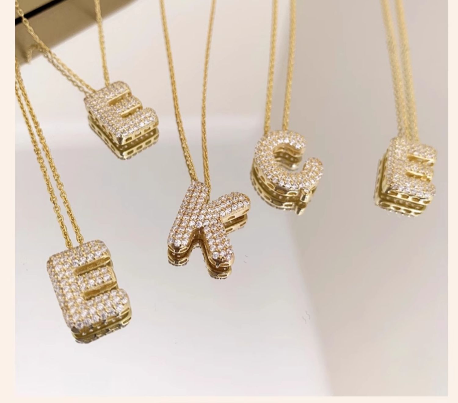 The perfect encounter between romance and sparkle - Sparkling Bubble Letter necklace (Send customized information to customer service after ordering, about 12 working days)