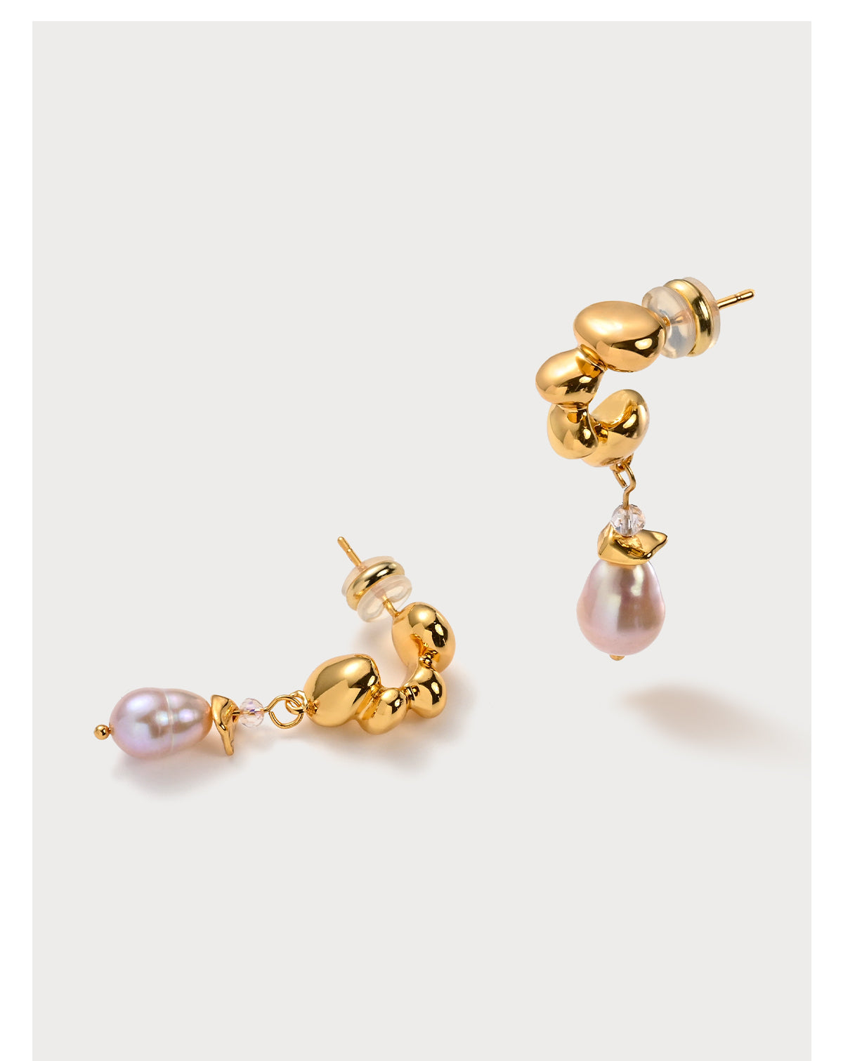 A blend of luxury and uniqueness: Baroque pearl earrings