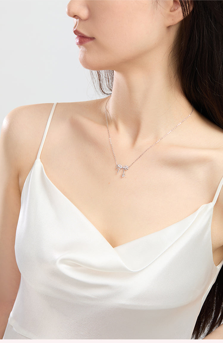 Bow necklace: a symbol of elegance and romance