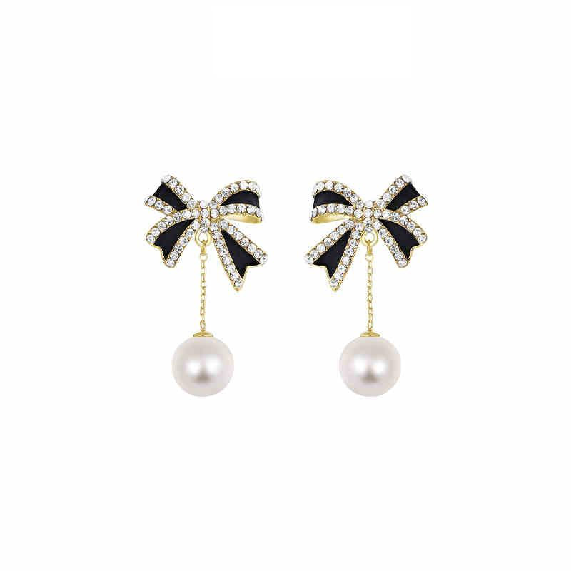 Bow Pearl earrings - the perfect combination of fashion and elegance