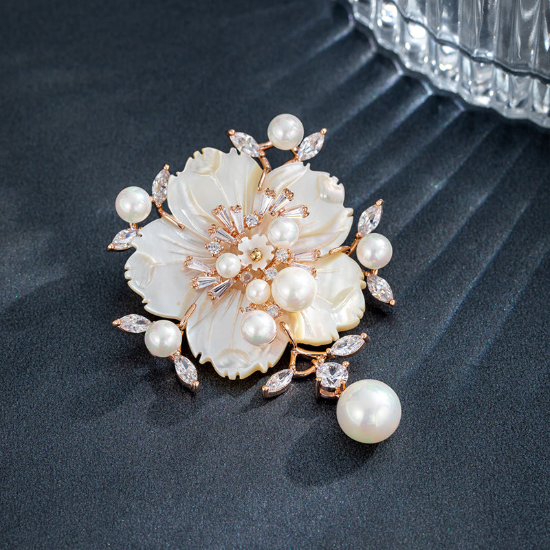 Rose Gold Brooch:Bright rose, blooming in the chest